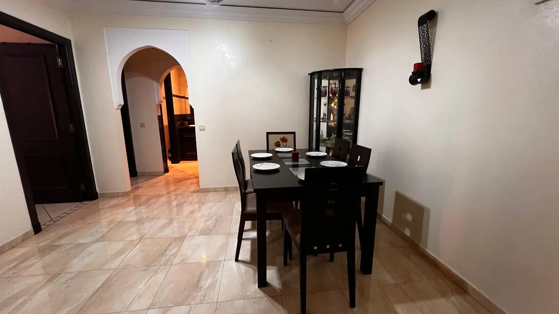 Magnifique, Appartement, Familial, Spacieux 2Chambres Salon Salle A Manger contacts